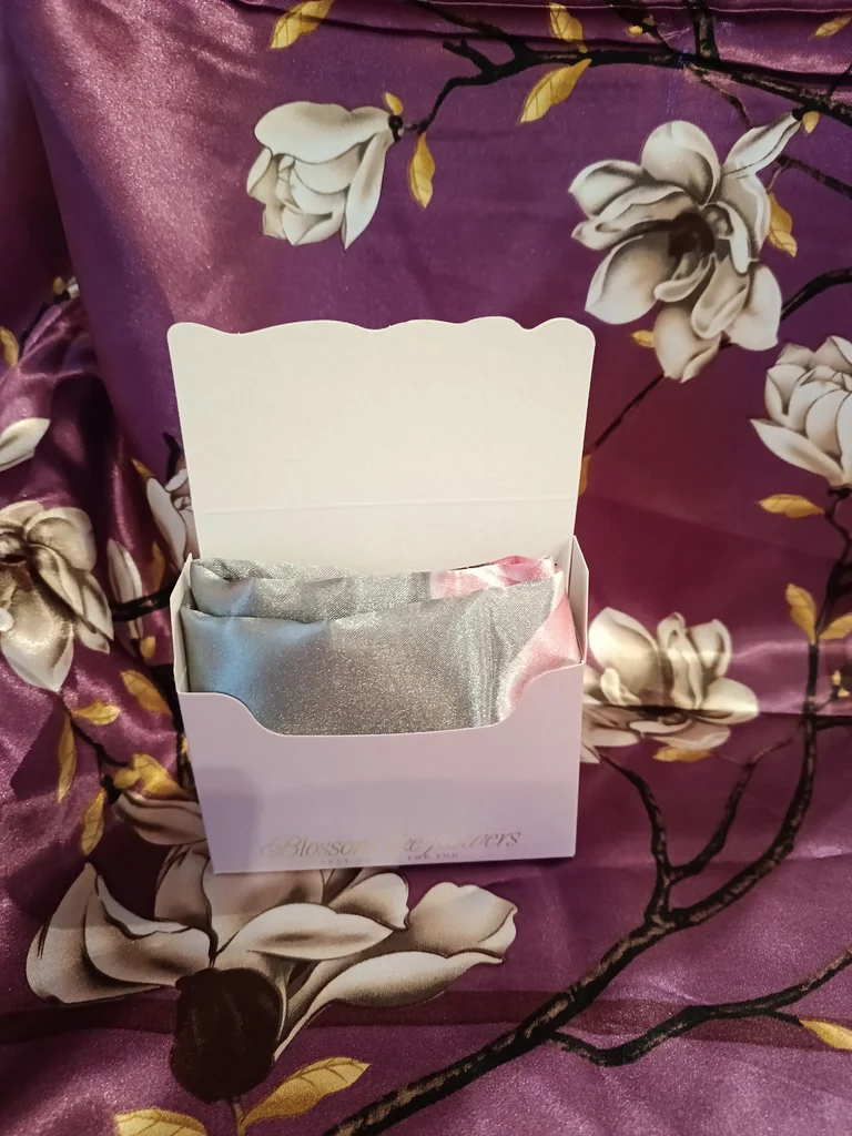 Vierkante sjaal. Grijs en roze – photo 8